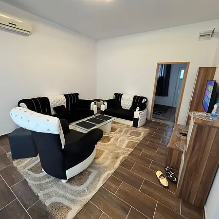 Leon Casă la țară Novi Bečej